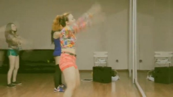 Урок танцев. Стиль Waacking для начинающих