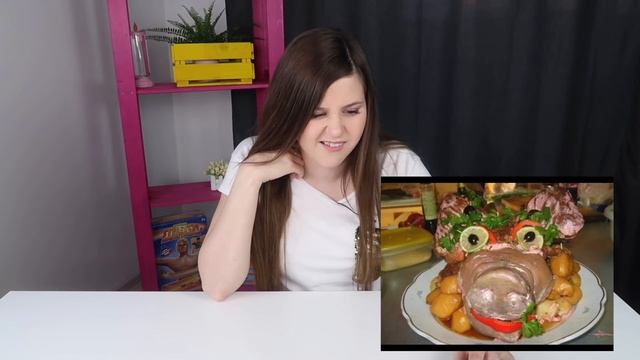 НАС ХОТЯТ ОТРАВИТЬ В ШКОЛЕ?! КАК ТАКОЙ ЕДОЙ МОЖНО КОРМИТЬ ДЕТЕЙ! МЕНЯ БОМБИТ! смотреть онлайн