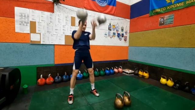 Воскресный комплекс упражнений с двумя гирями на все группы мышц для мужчин и женщин. смотреть онлайн