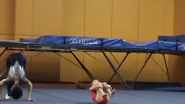 Первые соревнования по акробатике. смотреть онлайн