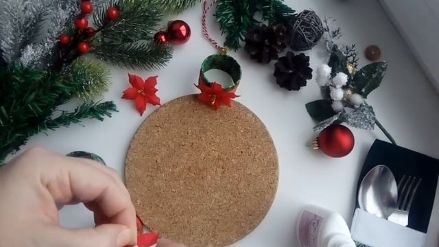 Мастер-класс новогодний декор столовой зоны (кольца для салфеток и чехол для столовых приборов) смотреть онлайн