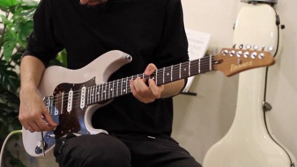 Ibanez Prestige AZ2204N Antique White Blond