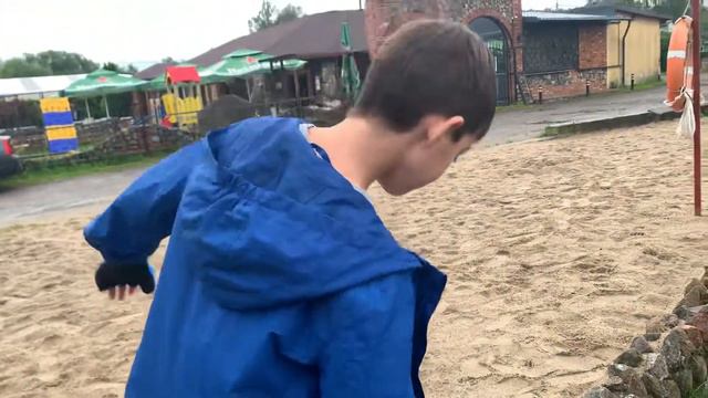Пришли на озеро, вода холодная… смотреть онлайн