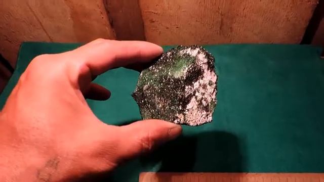 КРАСИВЫЙ КАМЕНЬ УВАРОВИТ-КЛИНОХЛОР смотреть онлайн