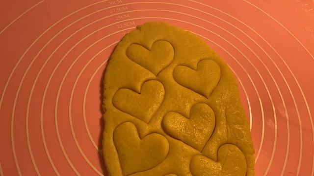 готовлю печенье в форме сердечек ?? смотреть онлайн
