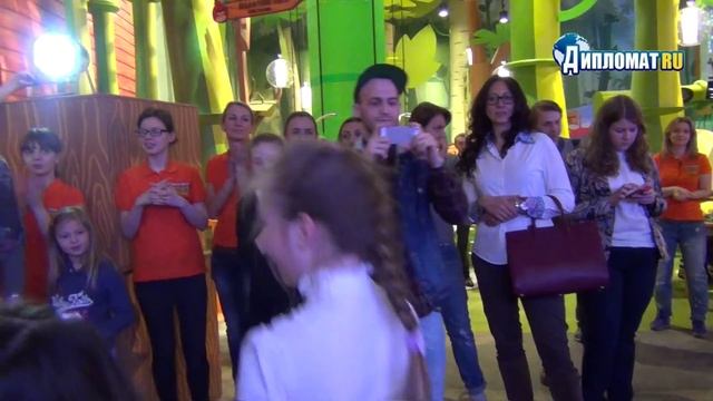 В Санкт-Петербурге открылся Angry Birds Activity Park смотреть онлайн