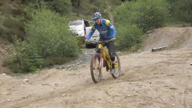 Blake Vs Elliott Heap | Mountain Bike Challenge In An Abandoned Quarry смотреть онлайн