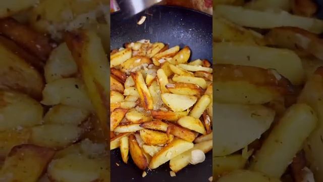 Жареная картошка с лисичками ? смотреть онлайн