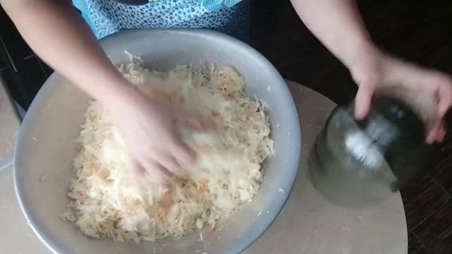 Жареные грибы- опята.Квашеная капуста. смотреть онлайн