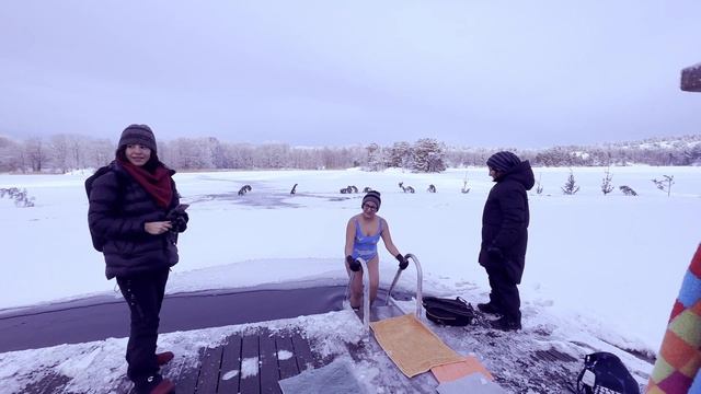 Feast with friends followed by WINTER BATHING смотреть онлайн