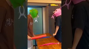 Смешная игра,удары по голове с закрытыми глазами