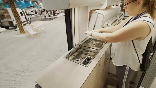 Clever Tour 540 4x4 - Allrad für 4 - Caravan Salon Düsseldorf 2022 смотреть онлайн