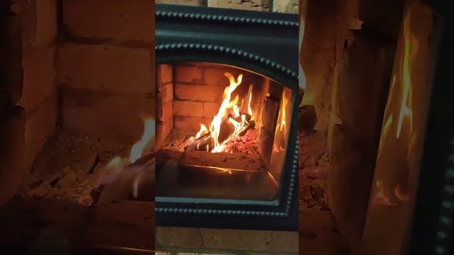 Утренняя итоговая растопка печи для полного введения в эксплуатацию. смотреть онлайн