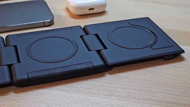 Unravel by Ampere: The 3 in 1 Wireless Travel Charger for iPhone смотреть онлайн