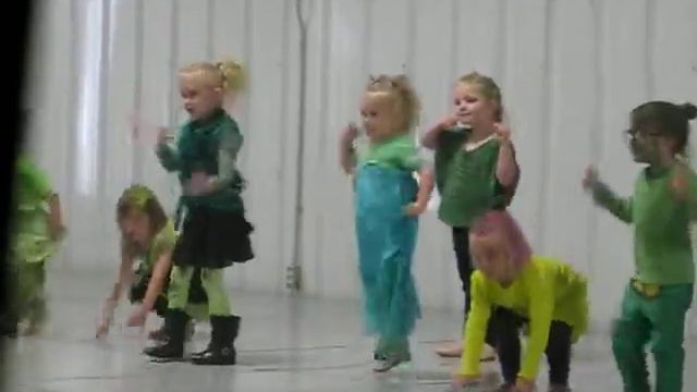 Sonya's Halloween Green Goblin Dance 2013 смотреть онлайн