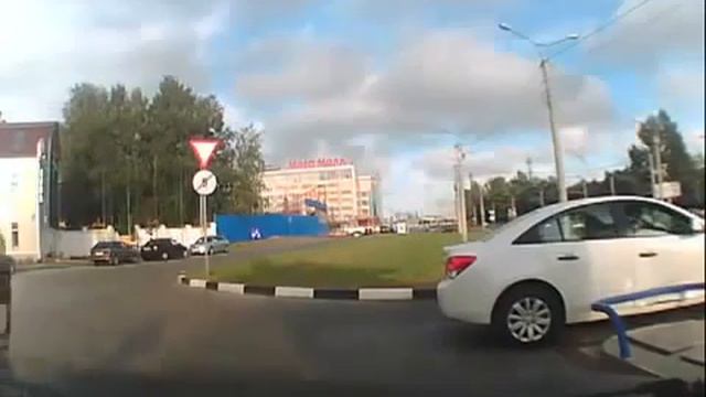 Блондинка удачно заехала на заправку! смотреть онлайн