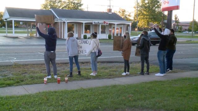 Protesters call for Rootstown superintendent's resignation after football coach leaves смотреть онлайн