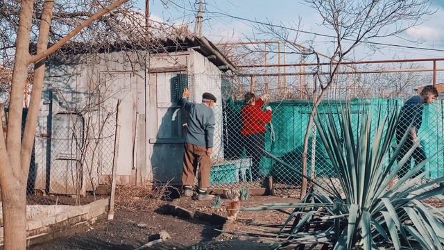 РАБОТЫ НА МАМИНОЙ ДАЧЕ 🏡 смотреть онлайн