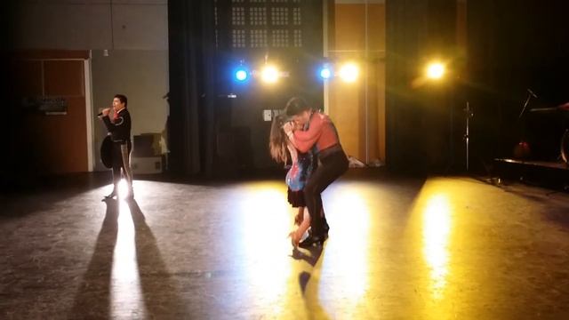 Bachata Ana y Lennin, voz Carlos Lara y musica Grupo Circus смотреть онлайн