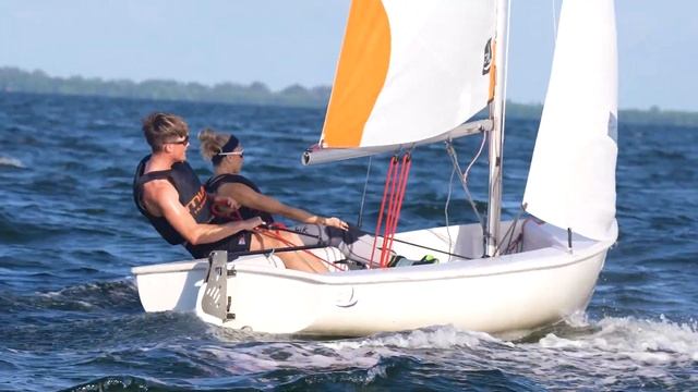 Catch a current with the University of Miami Sailing Team смотреть онлайн