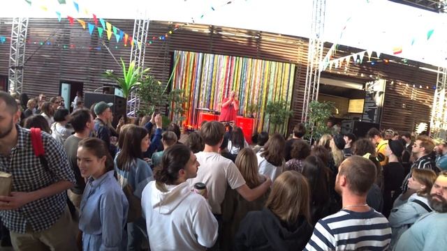 Аквариум - Железнодорожная вода (исп. А.Вишня, 16-06-2019, Москва, площадка Института «Стрелка») смотреть онлайн