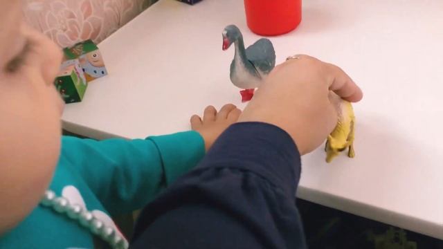 Чем играет малыш в 1,6?Развивающие игры для ребенка. смотреть онлайн