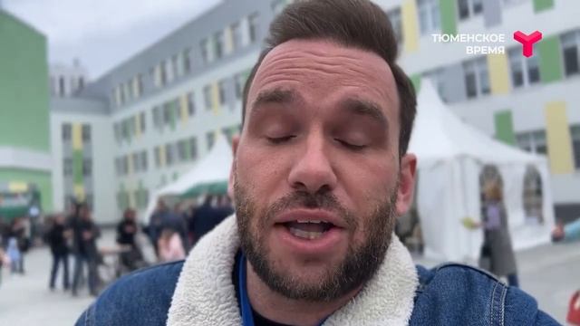 А вот так в Тюмени проходит фестиваль оладий смотреть онлайн