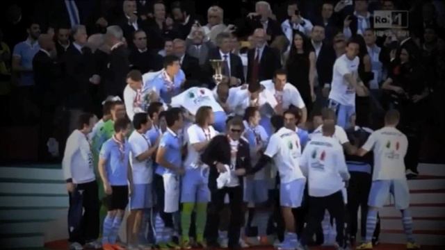 Mauri chiama Saha alla premiazione e insieme festeggiano la Coppa Italia - HD смотреть онлайн