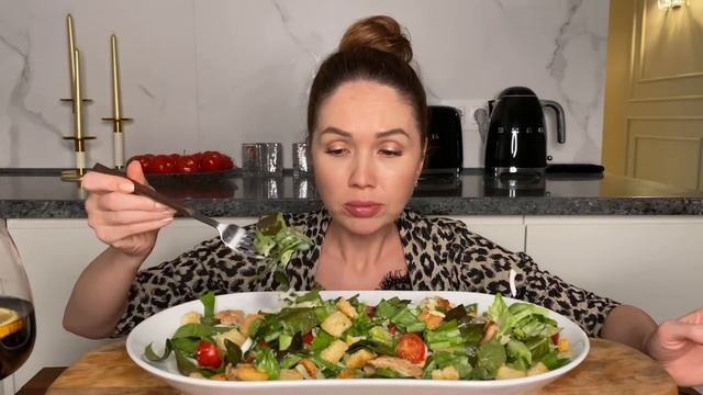 А кто говорил, что будет легко?| Пятничный вечер | Салат Цезарь | Мукбанг смотреть онлайн