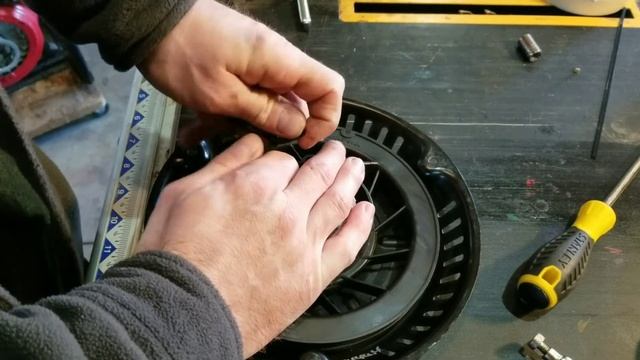 How to Fix a Recoil Start Assembly and Start a Generator Without One смотреть онлайн