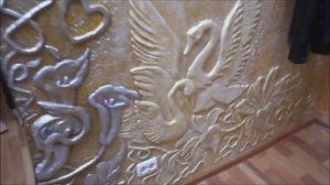 Барельеф на стене  Лебеди)))