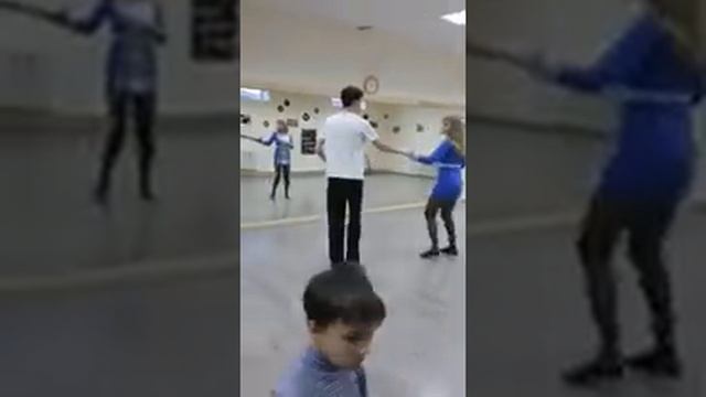 УЧИМСЯ ТАНЦЕВАТЬ БАЧАТА . смотреть онлайн