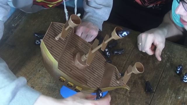 VS - Неустойчивые пингвины смотреть онлайн