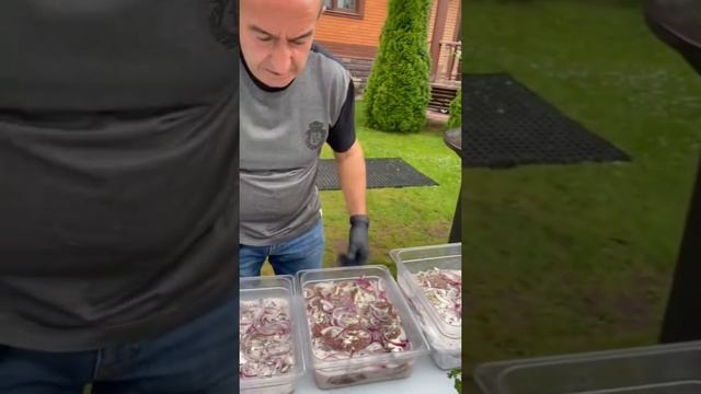 ШАШЛЫК В МАРИНАДЕ "ТАН"? ГОТОВИТ СМБАТ АВЕТИСЯН А МАНЭ - ДИГУСТИРУЕТ ?? смотреть онлайн