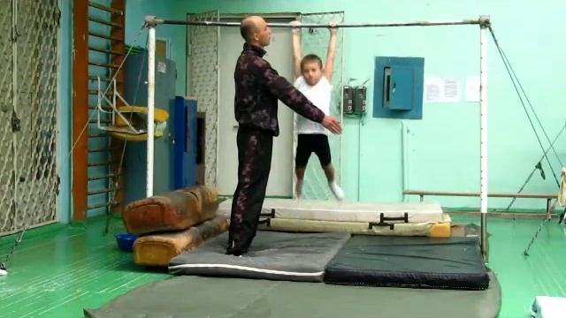 Дунец Ілья в 7 лет устанавливает рекорд по подтягиванию-60 раз смотреть онлайн