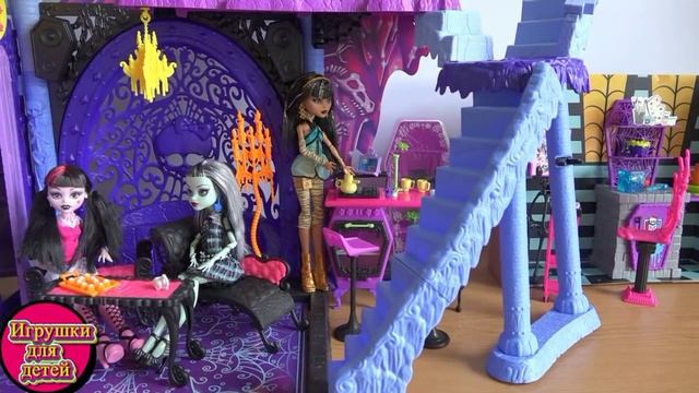 Видео с куклами серия 1 Монстер Хай знакомство с Клео, Гулия, Дракулаура, Френки, Клодин, Лагуна Бл смотреть онлайн
