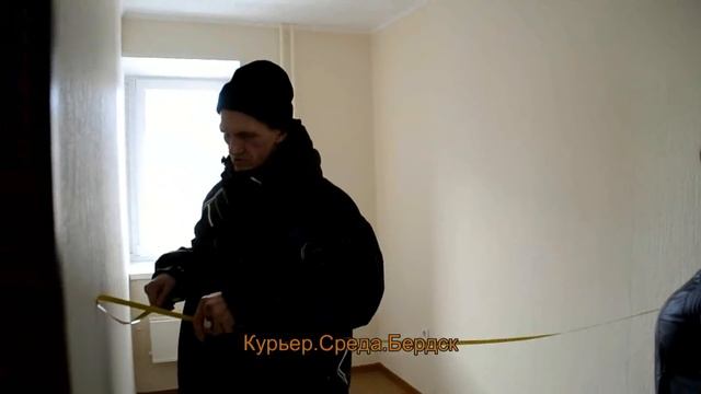 В 1-комнатную квартиру поставили перегородку и назвали ее 2-комнатной для переселенцев смотреть онлайн