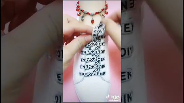 ТОП 3 ВАРИАНТА КРАСИВО ЗАВЯЗАТЬ ШНУРКИ смотреть онлайн