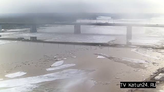 Ледоход на Оби у Барнаула-2016 смотреть онлайн