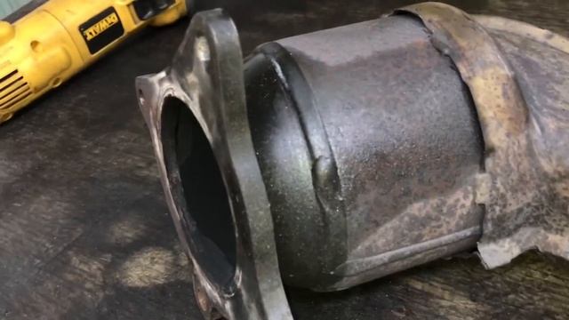 Приварка гофры и катализатора 2.0 TFSI BPY Пассат Б6 смотреть онлайн