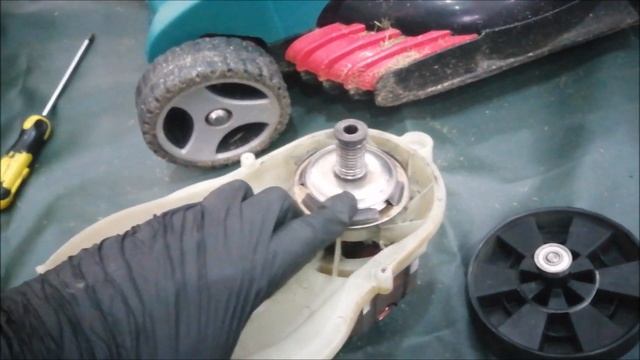 #14 Bosch Rotak 40 Ergoflex grass cutter: Motor assembly and blade cutter replacement works смотреть онлайн