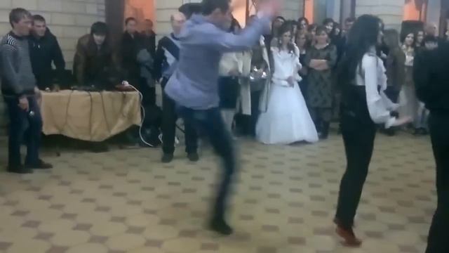 Четкая Лезгинка Девушка классно танцует! смотреть онлайн