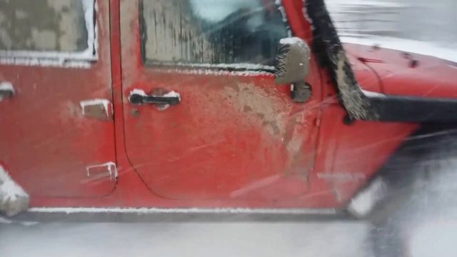 Снег в Геленджикских горах. Wrangler тащит Hunter. Январь 19 смотреть онлайн