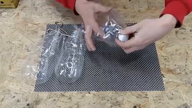 КАК СДЕЛАТЬ МЕТЛУ ИЗ БУТЫЛОК! смотреть онлайн