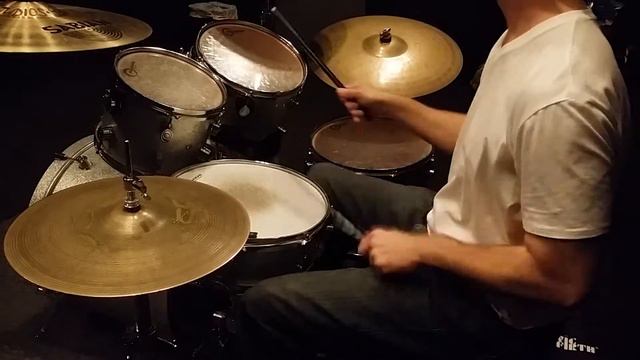 Linear funk drum patterns with cowbell смотреть онлайн