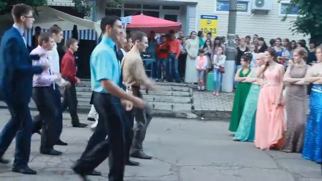 Выпуск 2014. Бобринец, школа №5 Подарок выпускников родителям! 2014. смотреть онлайн