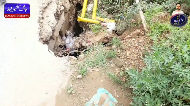 A big crack appeared in the road adjacent to the bridge|dadyal pulli ghirnay wali hay|Loss of life смотреть онлайн