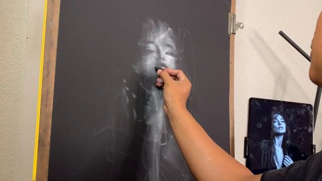 WHITE CHARCOAL ON BLACK PAPER (drawing process and tutorial) смотреть онлайн