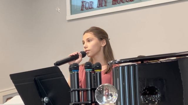 В мире много стихов и песен посвящается матерям