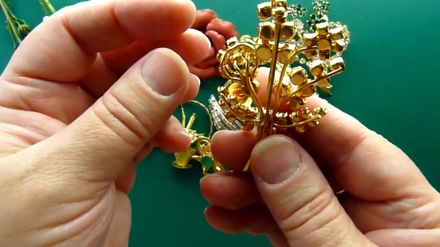104. Броши разного возраста собрала из разных лотов смотреть онлайн